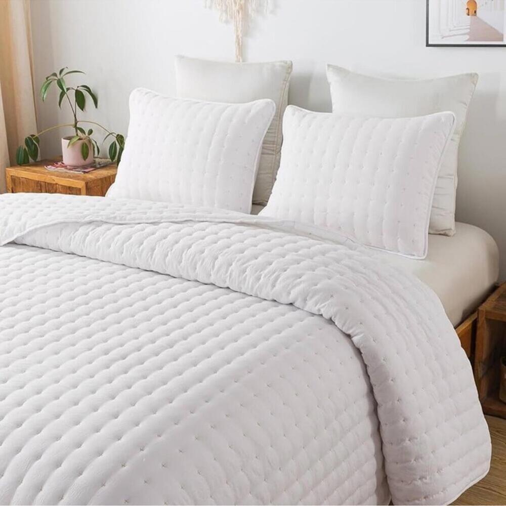 π PB Style King Quilt Set Tufted Classic White 3 piece Set - Picture 5 of 6
